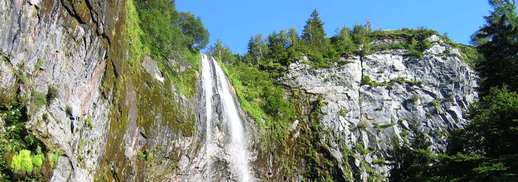 Découvrez les belles cascades en auvergne - le parc des fées